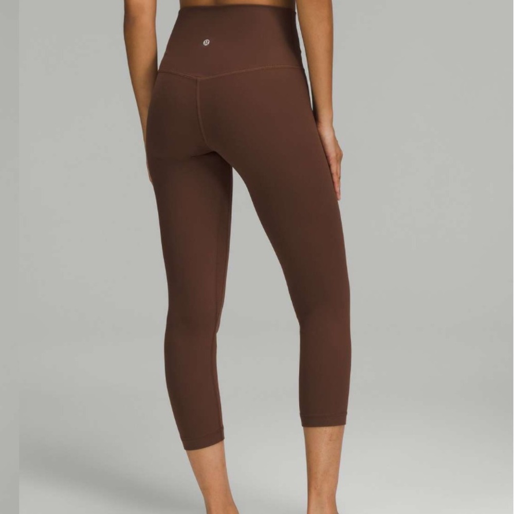 Lululemon Align High-Rise Crop 23"
Java